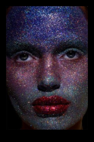 גלאם וגלקטיקה חקר קוסמי של סגנונות איפור זוהרים 4 גלאם וגלקטיקה: חקר השפעות קוסמיות בסגנונות איפור זוהרים