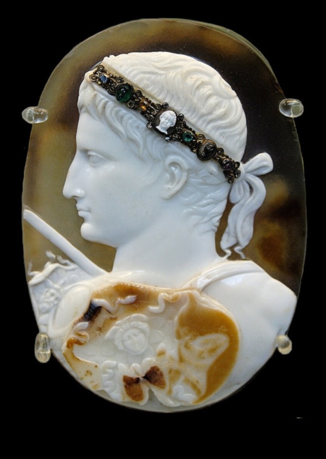 אלגנטיות של פעם: תכשיטים עתיקים נחשפו