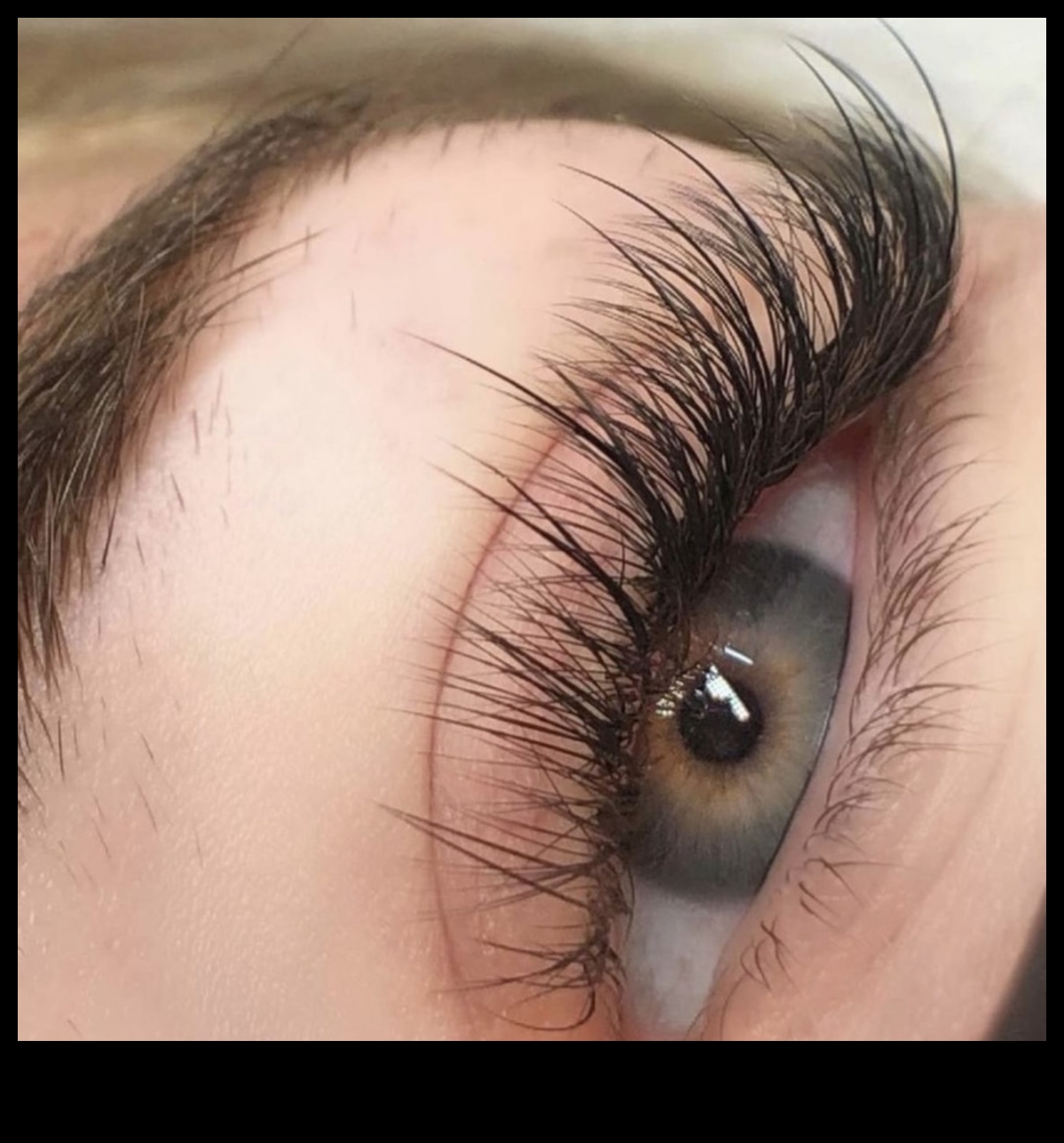 טרנדים של מסקרה: להישאר על הנקודה עם סגנונות הריסים האחרונים