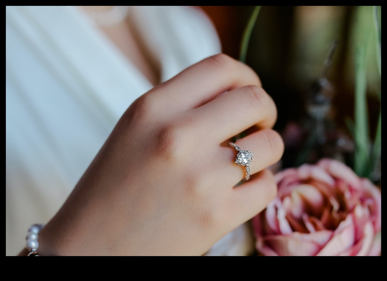 זוהר הטבעת: האיר את האצבעות שלך עם הקולקציה המהממת שלנו