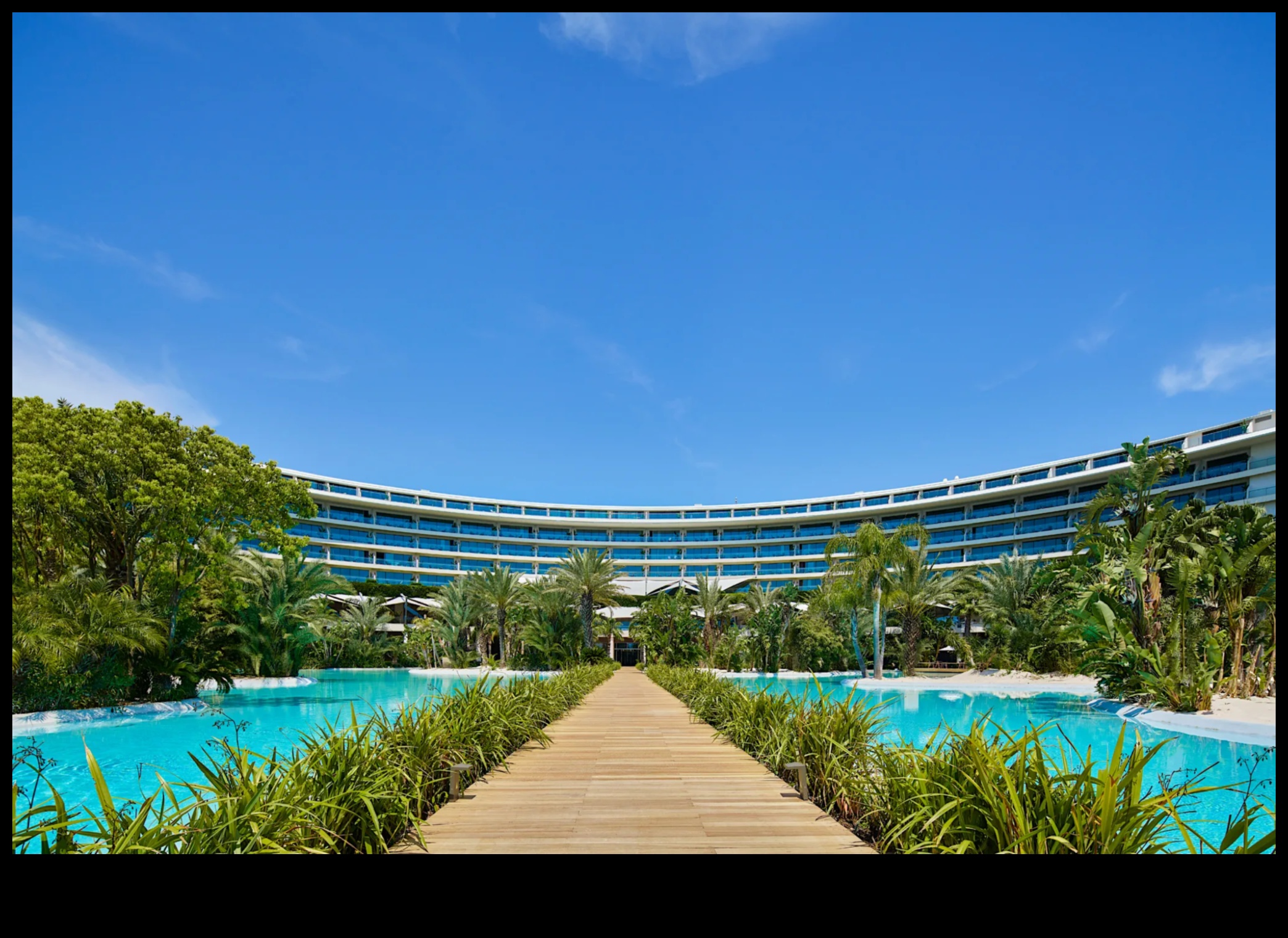 סיור ב-Soiree רומן אלגנטי עם נופים מעוררי כבוד 4 סיור ב-Soiree: רומן אלגנטי עם נופים מעוררי כבוד