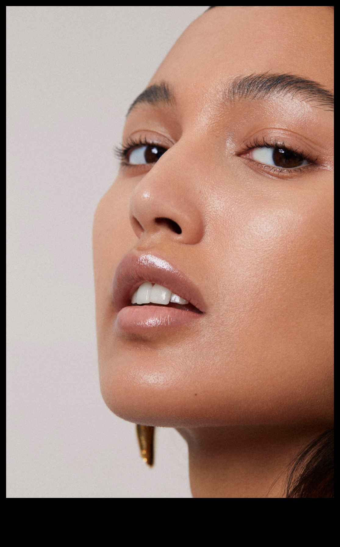 חיבוק שפתיים טבעי: השגת יופי ללא מאמץ עם שפתונים מינימליסטיים