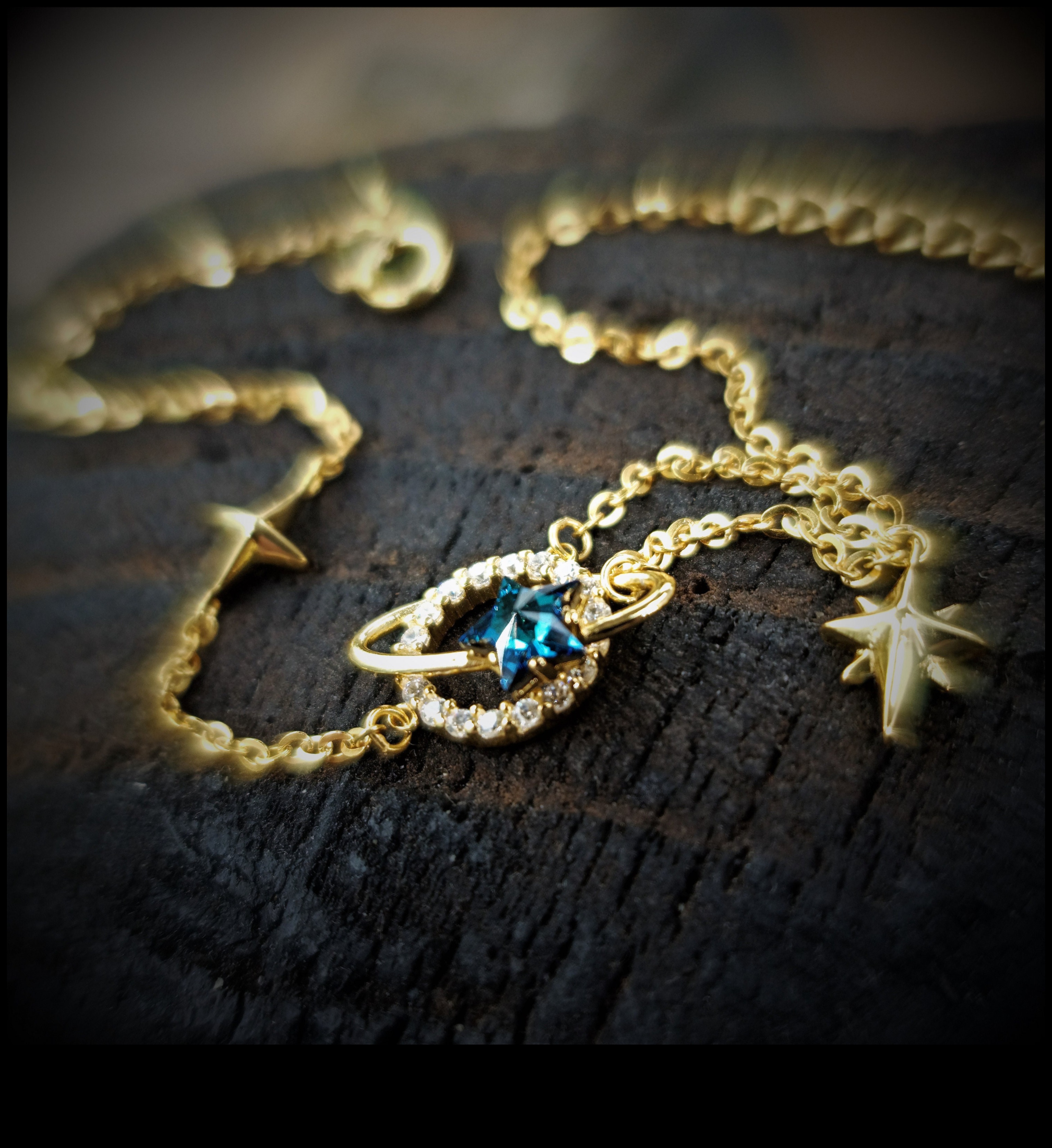 שלווה שמימית: התחבר עם הקוסמוס בצמידים השמימיים שלנו