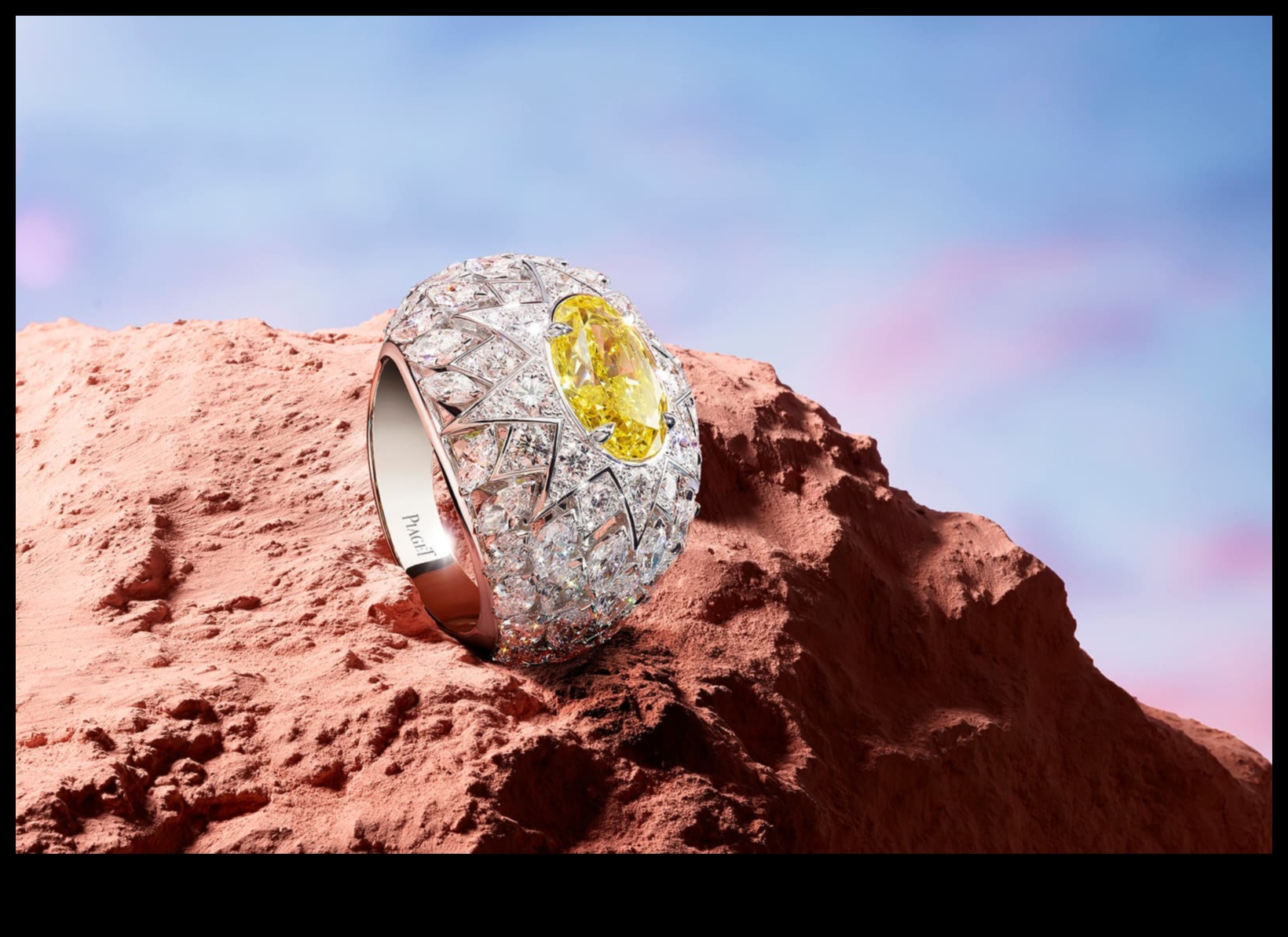 אואזיס מפואר: צלול לתוך יוקרה עם יצירות הטבעות שלנו בהשראת אואזיס