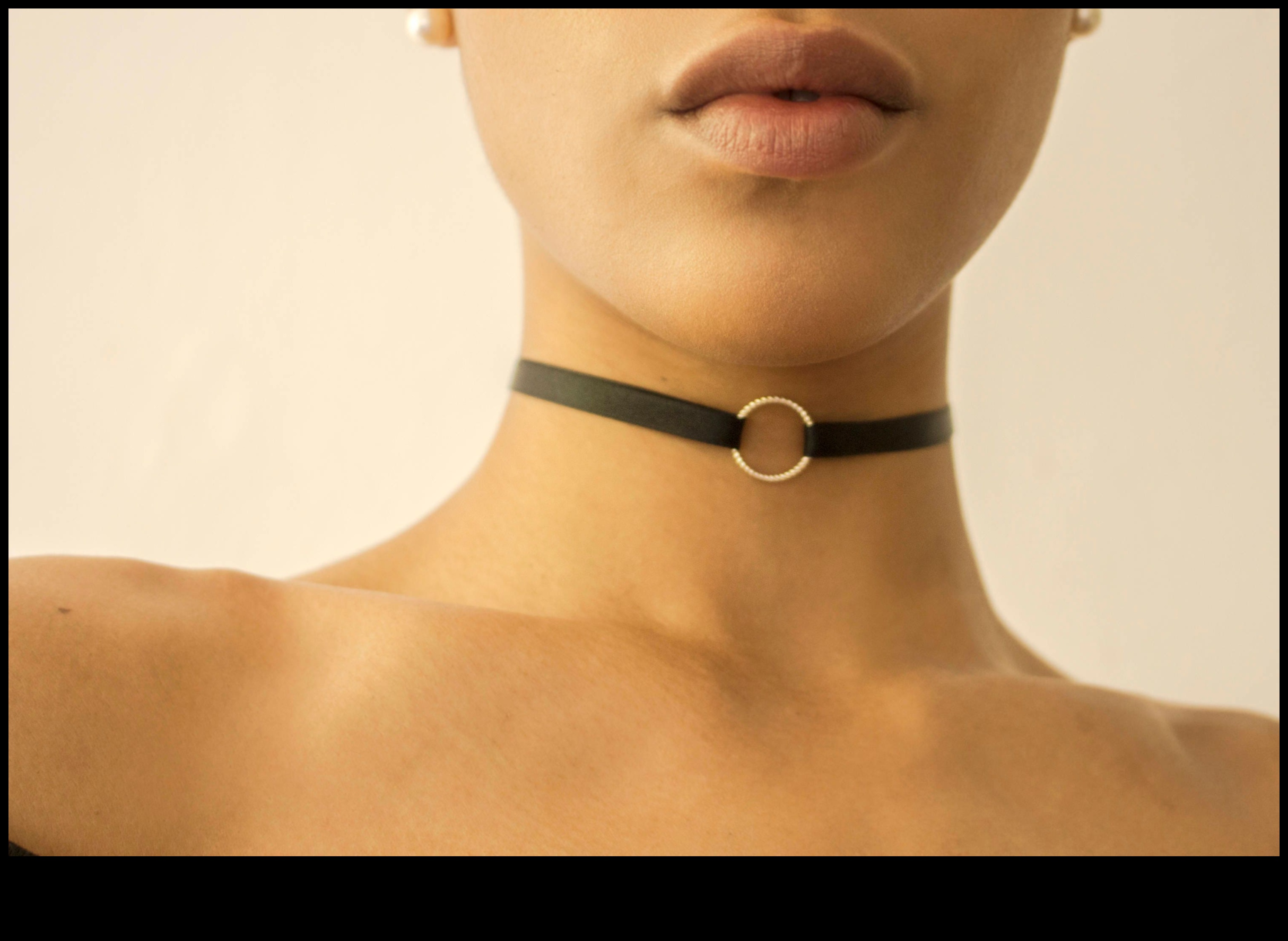 הצהרה עדינה: שפר את המראה שלך עם קולרים עדינים