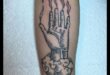 Glove of Glory: צאו למסע של Grand Statement Hand Tattoos