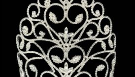 Radiance מלכותי: הכתר את עצמך ביופי נצחי