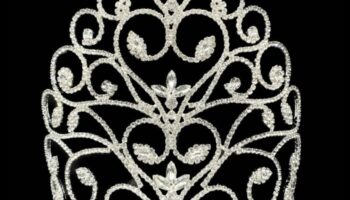 Radiance מלכותי: הכתר את עצמך ביופי נצחי