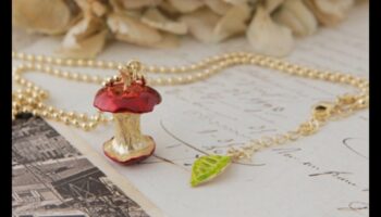 לחישות של גחמה: אמצו שובבות עם השרשראות שלנו בהשראת גחמות