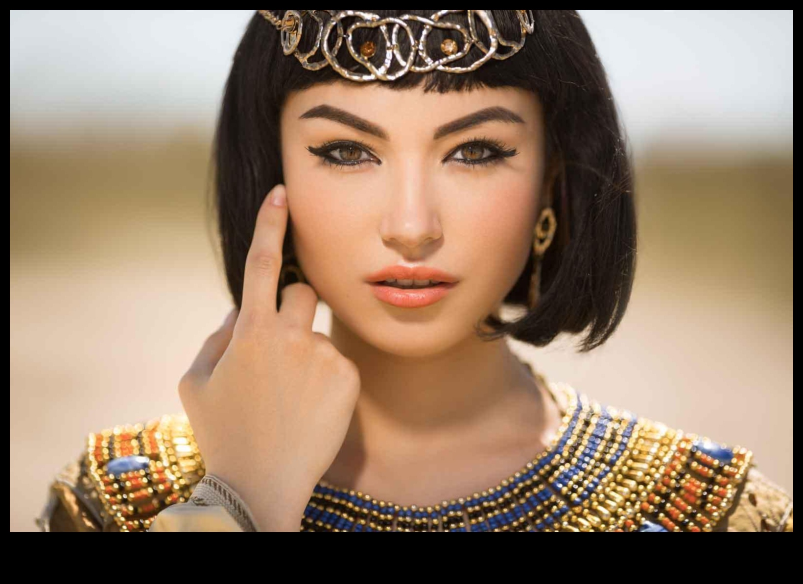 היסטוריה צבעונית מגמות צבע שיער לאורך העשורים 1 מגמות צבע שיער לאורך עשרות שנים: מסע רטרו