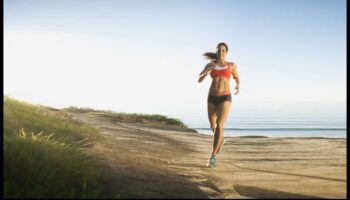 זיעת חוף הים: אימוני חוץ על חוף הים לחיזוק