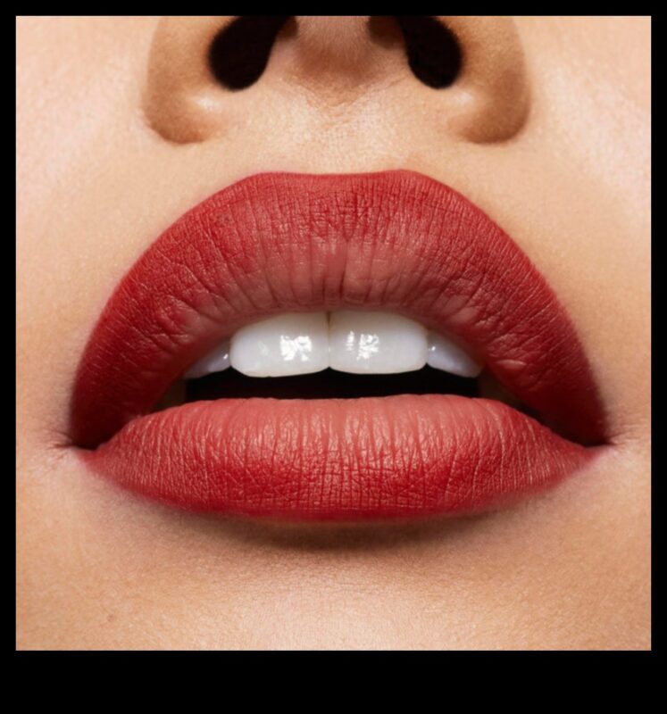 קווי מתאר זועפים: השגת מראה מחוטב באופן טבעי עם תוחם שפתיים